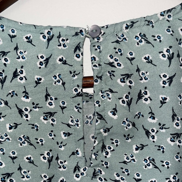 Floral Ruffle Long Sleeve Top - Picture 8 of 8